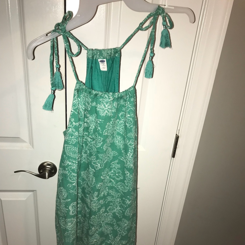sleeveless dress